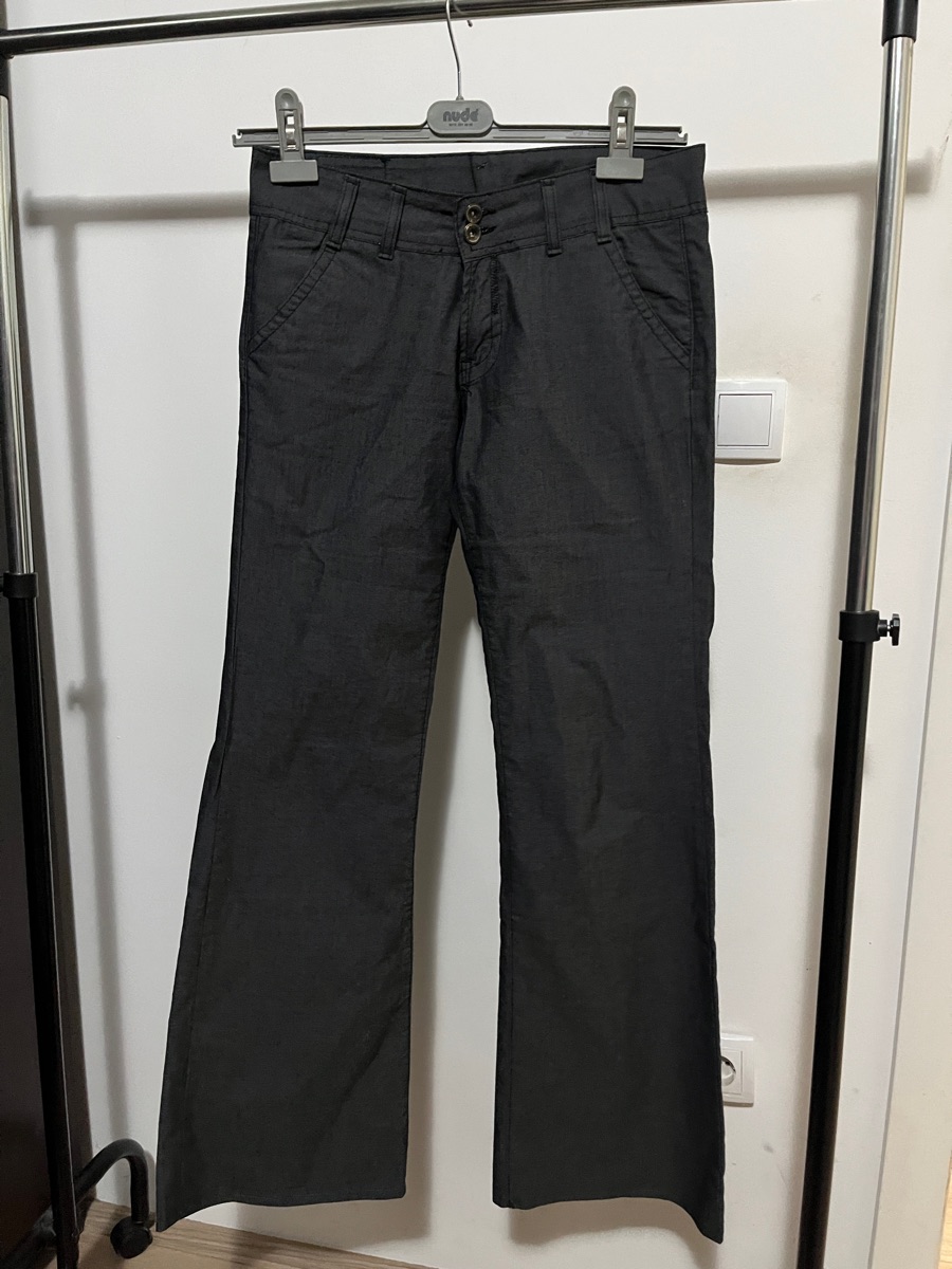 Sive elegantne pantalone