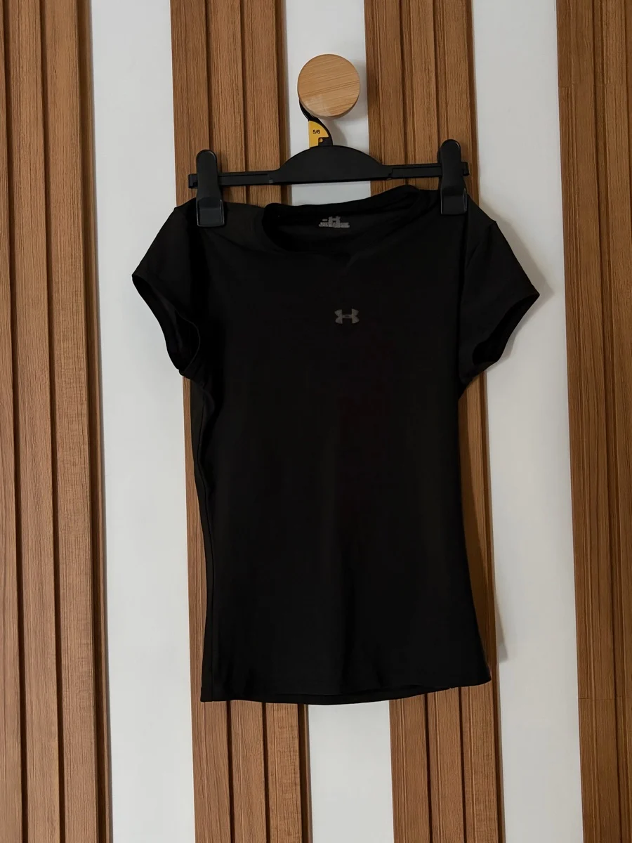 Under Armour sportska crna majica
